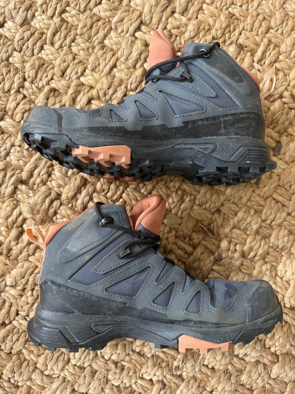 Salomon X Ultra 4 Mid GORE-TEX Women’s Hiking Boot - Picture 3 of 5